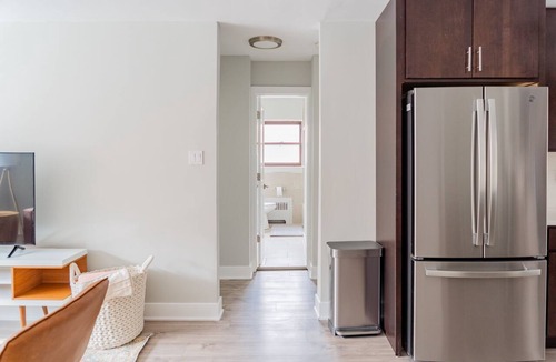 Evanston Apartment | Modern Aesthetic 2BR in Evanston Near the Beach