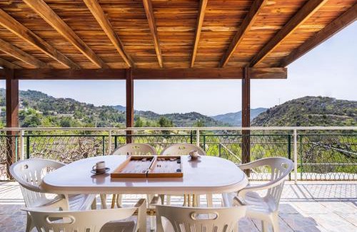 Vasa Koilaniou Ski Chalet | Mountain Retreat