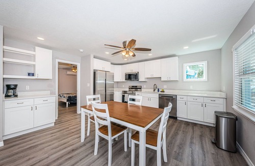 Indian Rocks Beach Villa | New 2 Bedroom Beachside villa suite Stroll to the beach