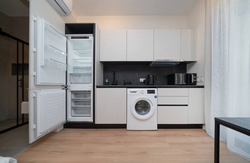 Historical Center Apartment | New Centre Studio with Balcony