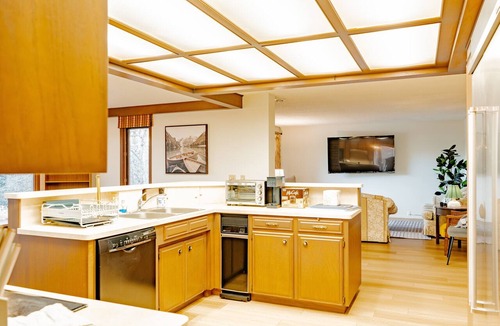 Calgary House | NW Calgary Luxury Retreat | 13 Wooded Acres | Near Airport, Banff & Kananaskis