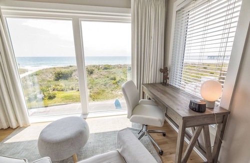 Wrightsville Beach House | OCEAN FRONT 3BR, GREAT LOCATION, STEPS TO THE BEACH, PERFECT FOR FAMILIES!