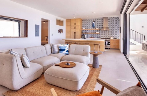 Cerritos Apartment | Oceanfront 2BR Steps to Infinity Pool & Beach