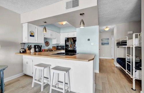 Wilmington Beach Condo | Oceanfront: King Bed, Private Beach, Big Pool