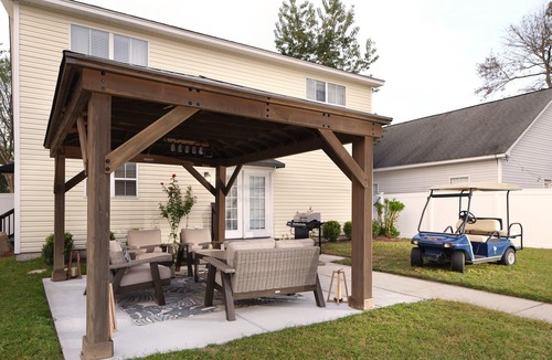 Old Town Bluffton House | Old Town Bluffton's "The Yellow Cottage" with Golf Cart and Fenced-In Yard