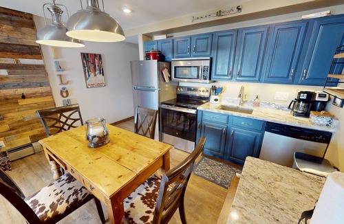 Dillon Condo | On Lake! Updated! 1st Floor, Hot Tub. Walk to Amphitheater, Marina, Parks