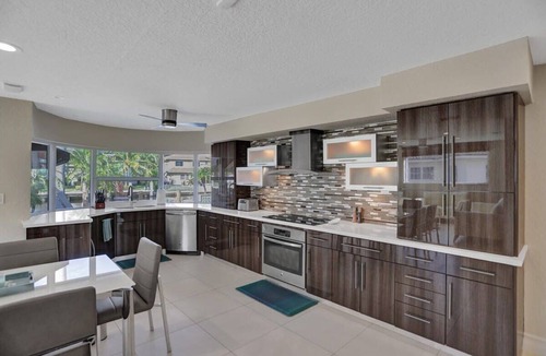 Bay Colony Villa | Palms by the Sea Villa 🌊 Waterfront | Heated Pool | Near Beach 🏖️