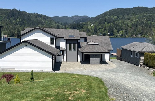 Bellingham House | PNW & PLAY @ Lake Samish