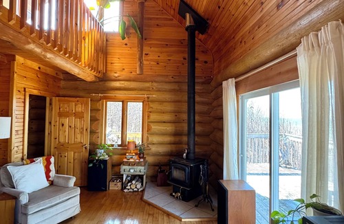 Annapolis Valley Cabin | Private Oceanfront Log Home nestled right on the world famous Bay of Fundy