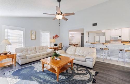 Holiday Isle Villa | Private Resort Villa Beach Service & Golf Cart Included Boat & Trailer Friendly