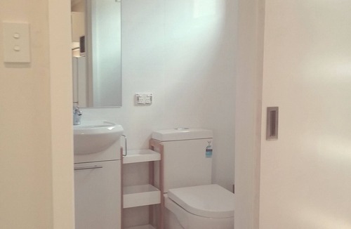 Green Head Apartment | Private Studio Accomodation. Fully self contained with private outdoor living.