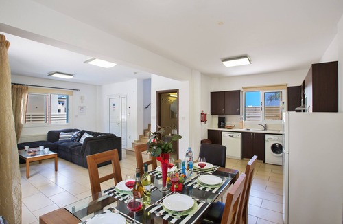 Protaras Villa | Protaras Holiday Villa PV5 - a villa that sleeps 7 guests in 3 bedrooms