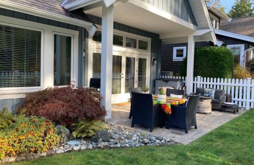 Regional District of Nanaimo Villa | Qualicum Landing Coastal Cottage