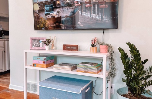 Jerome House | Rainbow Retreat ~ 3-bedroom fun loving home full of color!