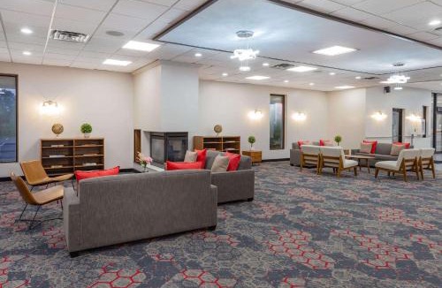 Windsor Locks Hotel | Ramada by Wyndham Hartford North - Bradley Airport