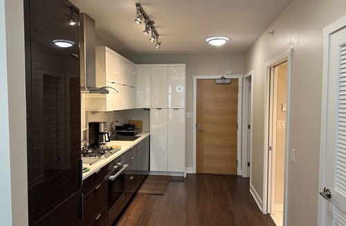 Kitsilano Condo | Relocation special/Kits Garden View Condo