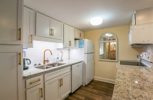West Beach Village House | Renovated Pet-friendly Kiawah Island Villa. 5 Min Walk to Beach! Close to Cougar Point Clubhouse!