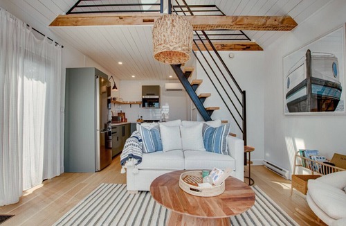 Dublin Shore Cabin | Romantic Oceanfront Retreat - Hot tub