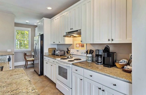 Melrose on the Beach House | Sea Horse Cottage-2BDR OF Stand-Alone w/Golf Cart