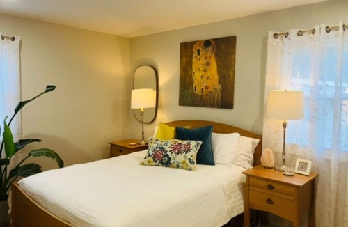 Geyser Crest House | Spacious 3-bedroom apartment in Saratoga Springs Off Street Parking & Central AC