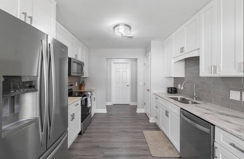 Gulf Breeze House | Spacious 3BR - 7 Miles to Beach - Pet Friendly