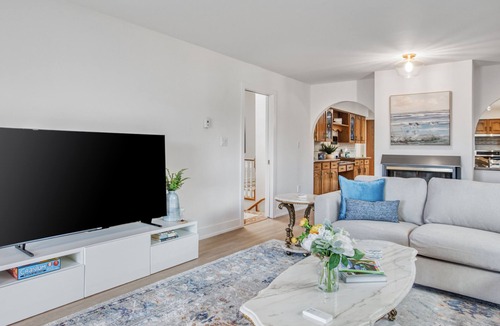 Arbutus Ridge House | Spacious & Bright 3BR + 3BTH near UBC (direct road!) & Downtown