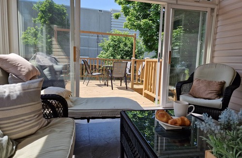 Kingston House | Spacious Kingston 6 Bedrm 3.5 BA Quiet St Near Shops Ideal for Families
