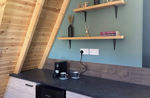 Arakapas Cabin | Spacious Mountain Retreat with Outdoor BBQ - Perfect for Gatherings