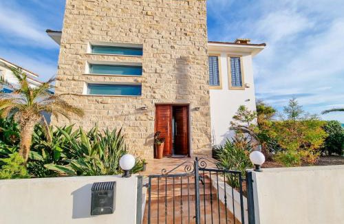 Ayia Thekla Villa | Stunning seafront villa with private pool