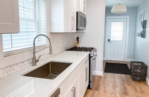 Anchorville House | Sunset Bay: Your Dream Summer Getaway at Sunset Bay – Lakefront Views & Adventure