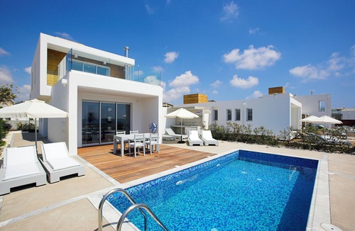 Paphos Villa | Superb beach villa - 2 bedrooms (202) Modern HEATED Pool, Villas for GROUPS (1)