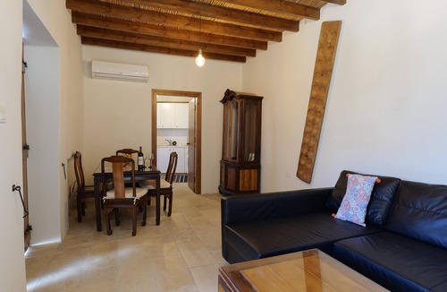 Anarvagos House | THE STONEHOUSE WITH PRIVATE SWIMMING POOL