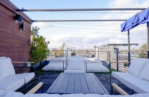 Venice Villa | Venice - Modern Multi-Level Living in Venice with Rooftop Oasis