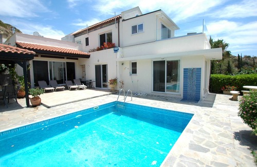 Pissouri Villa | Villa Acanthus in Pissouri, Cyprus, walking distance to the sea