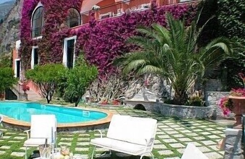 Liparlati Villa | Villa Chimera: A splendid historical villa which faces the sun and the sea, with Free WI-FI.