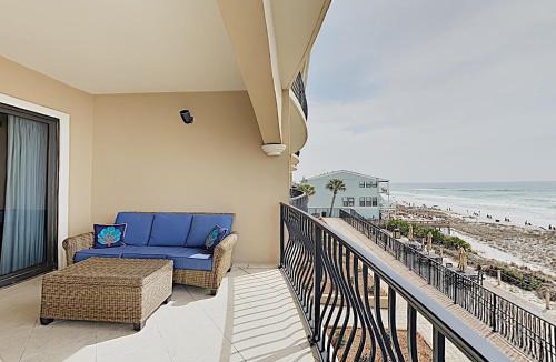 Crystal Beach Apartment | Villa Coyaba #204