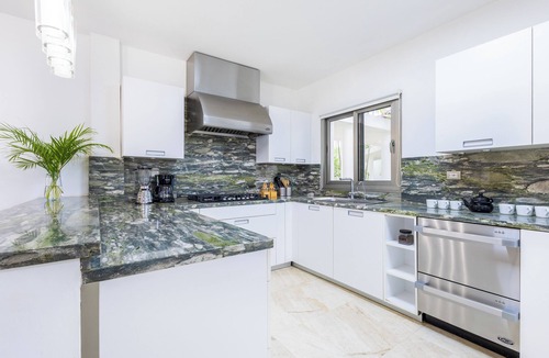 Bavaro Villa | Villa Desiree – Luxury 5BR Family Villa in Cocotal w/Pool, Kids’ Zone, BBQ&Maid