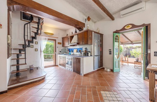 Carini Villa | Villa 'Ellie' with Private Garden, Wi-Fi and Air Conditioning