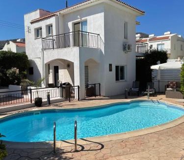 Peyia Town Villa | Villa Laurel