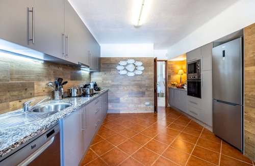 Caramujeira Villa | Villa Lua - Three Bedroom Villa, Sleeps 6