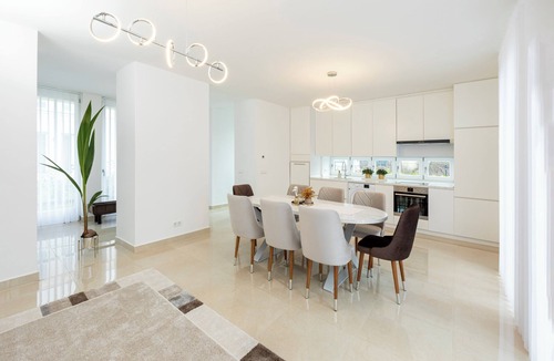 Altglienicke Villa | Villa Nova Berlin: Modern vacation home with plenty of space for relaxation and comfort