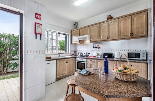 Correeira Villa | Villa Torcato - Five Bedroom Villa, Sleeps 10