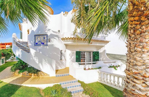 Correeira Villa | Villa Torcato - Five Bedroom Villa, Sleeps 10