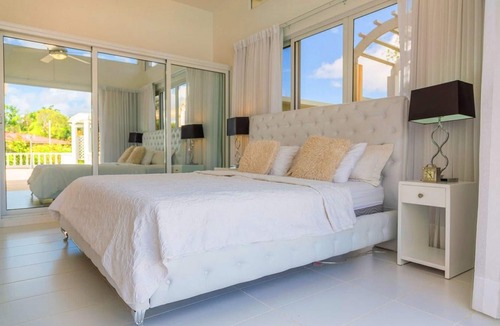 La Mulata Villa | Villa with 2 bedrooms and 2 bathrooms available for long-term rentals