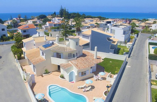 Gale Villa | Villa with heatable pool, gym and BBQ