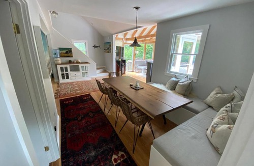 Lagoon Heights Villa | ** Vineyard Vacation Retreat ** with NEW HOT TUB