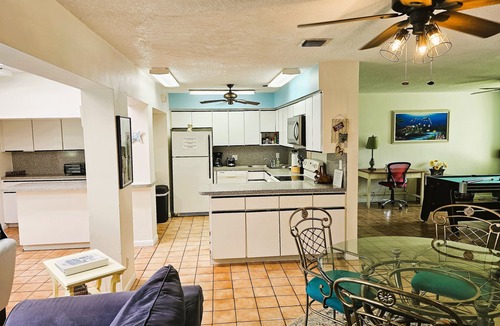 East Fort Lauderdale House | Waterfront Cottage, saltwater pool, walk to the beach & Center