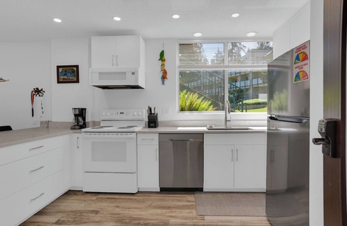 Yellow Point House | Waterfront Renovated unit 2 bed 2 bath with pools & boat dock sleeps 6