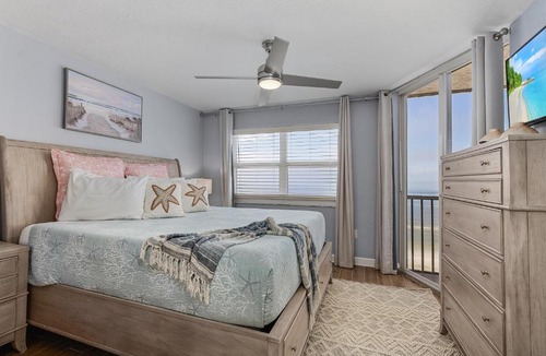 Fort Myers Beach Apartment | Welcome to Beach Villas # 704 - Updated Top Floor Gulf Front & Sunsets - Rental 250 Estero Blvd condo