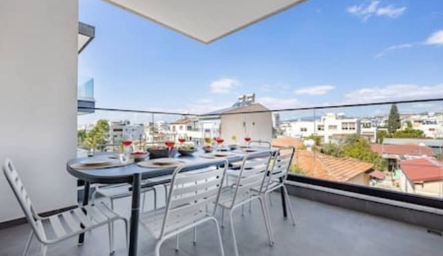 102 Sfiggos - City Views & Rooftop Pool